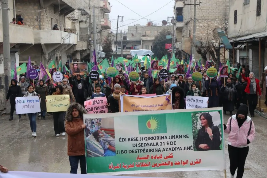 Jinên li Şêxmeqsûd û Eşrefiyê berxwedana YPJ silav kir