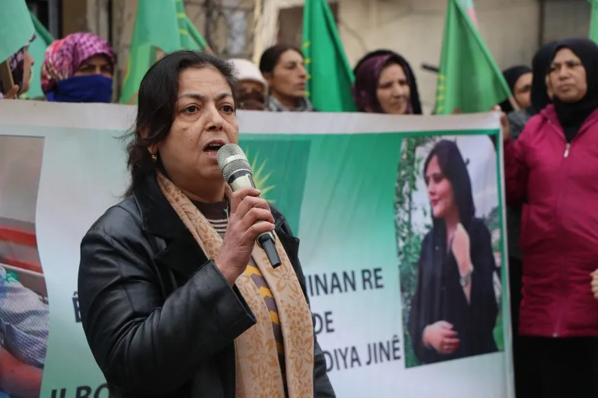 Jinên li Şêxmeqsûd û Eşrefiyê berxwedana YPJ silav kir