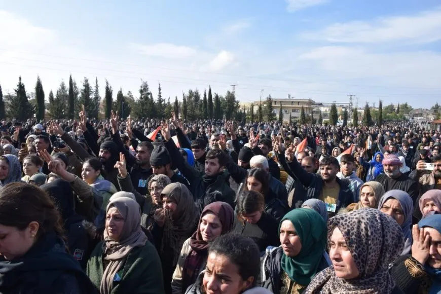 Cangoriyên azadiyê bi tilîliyên serkeftinê hatin oxirkirin