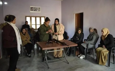 25 jin fêrî bikaranîna çekan dibin