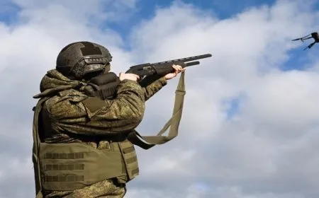 Hêzên Rûsyayê 12 dronên Ukraynayê xistin xwarê