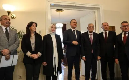 Hevdîtina navbera Heyeta Îmraliyê ya DEM Partî û AKP'ê bi dawî bû