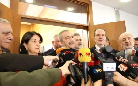 Hevdîtina şandeya Îmraliyê ya bi Partiya Yenîden Refahê re bi dawî bû