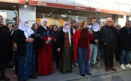 Gel li pêşiya Şaredariya Akdenîzê çalakî li dar xit