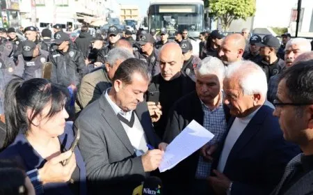 Li pêşiya Şaredariya Akdenîzê civîna meclisê hat lidarxistin