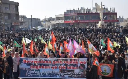 Li Kobanê bi hezaran kes li dijî êrişan meşiyan