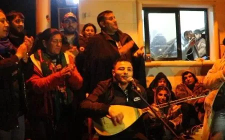 Hunermendê li Tişrînê: Erka hunermendan e ku di nava gelê de xwe bin