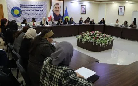 Di nîqaşên komxebatê de: di Sûriyeya nû de divê jin destkeftiyên şoreşê biparêzin
