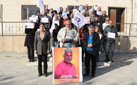 Hunermendên Reqayê êrişên li ser nobedaran şermezar dikin