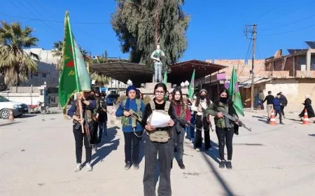 Jinên ciwan tabûreke leşkerî li Dirbêsiyê ava kir