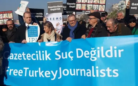 52 baroyên Stenbol, Enqere û Îzmîrê zexta li ser rojnamevanan şermzar kir