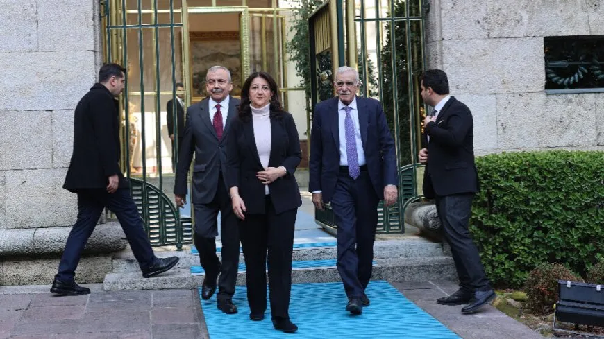 Heyeta DEM Partiyê ya bi Bahçelî re hevdîtin kir