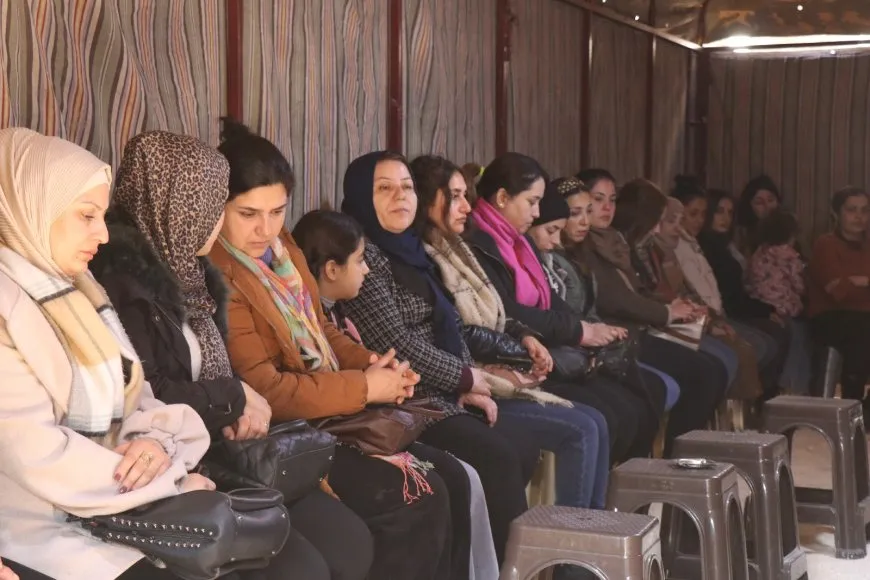 Şêniyên Helebê sersaxî dan malbatên 3 şehîdên taxa Şêxmeqsûdê