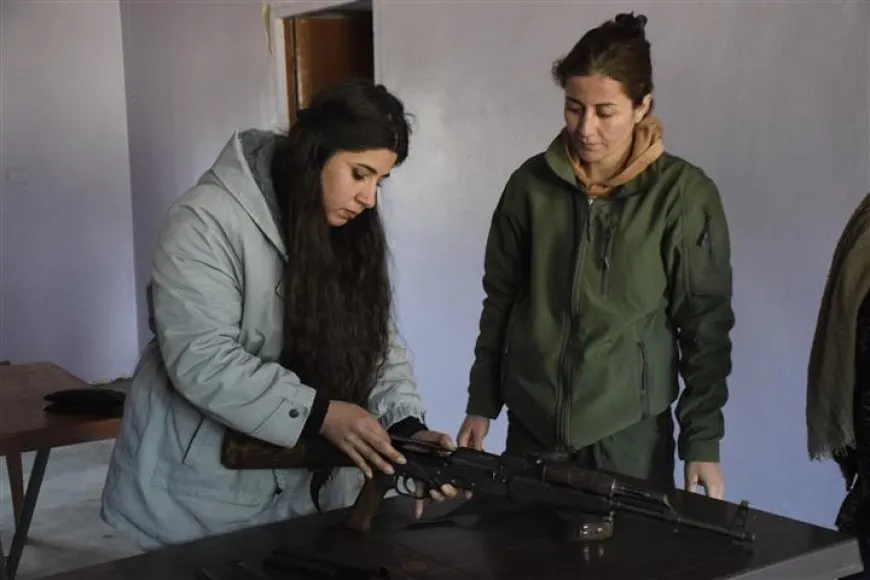 25 jin fêrî bikaranîna çekan dibin