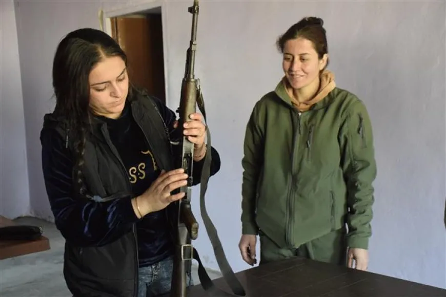 25 jin fêrî bikaranîna çekan dibin