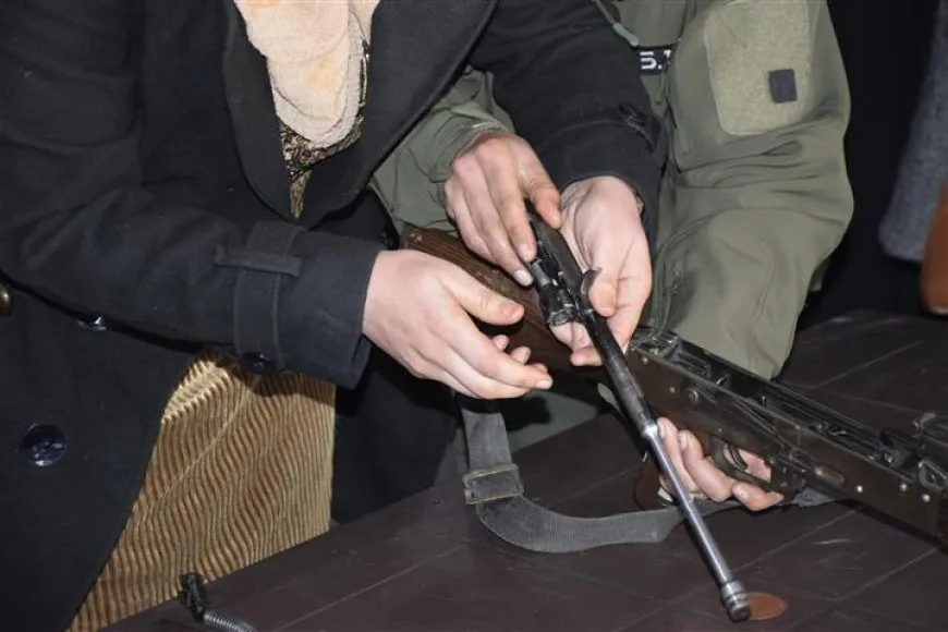25 jin fêrî bikaranîna çekan dibin