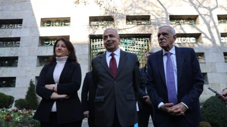 Heyeta Îmraliyê ya DEM Partiyê sardana serokê Partiya Saadetê kir