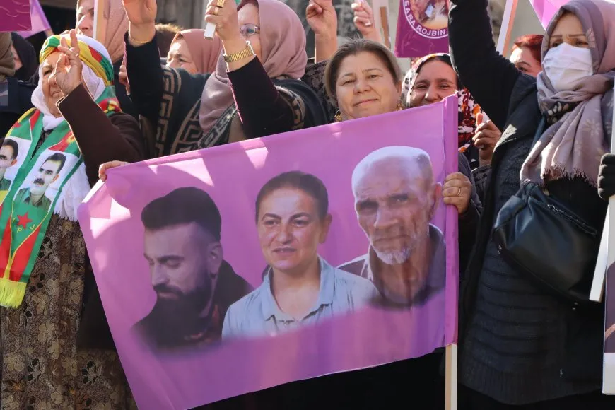 Li Qamişloyê ji bo bîranîna şehîd Sara, Rojbîn û Ronahî meşa girseyî
