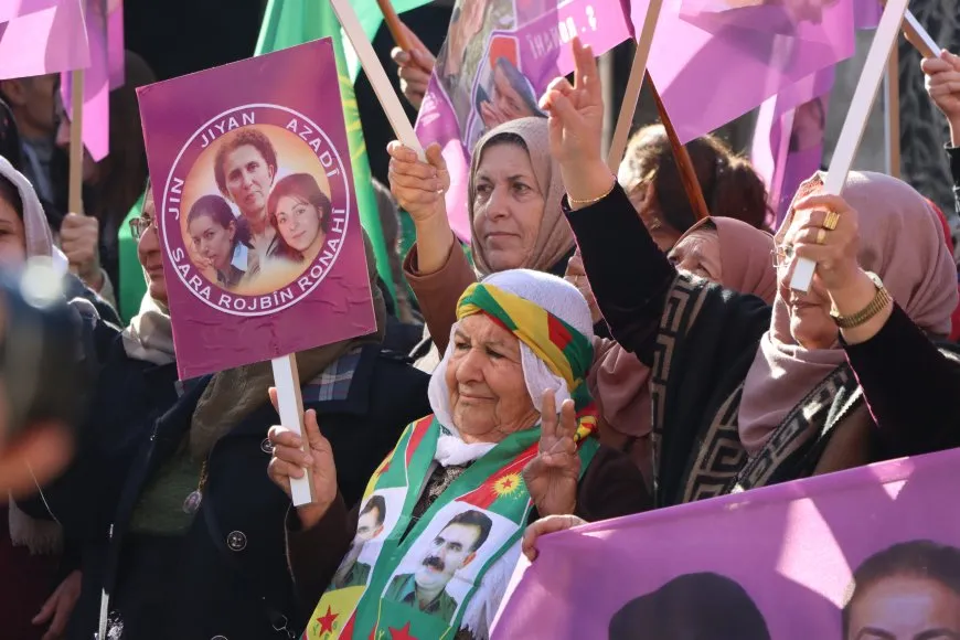 Li Qamişloyê ji bo bîranîna şehîd Sara, Rojbîn û Ronahî meşa girseyî