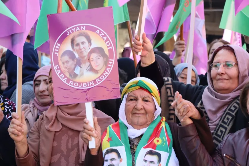 Li Qamişloyê ji bo bîranîna şehîd Sara, Rojbîn û Ronahî meşa girseyî