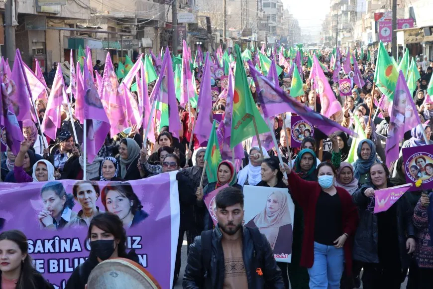 Li Qamişloyê ji bo bîranîna şehîd Sara, Rojbîn û Ronahî meşa girseyî