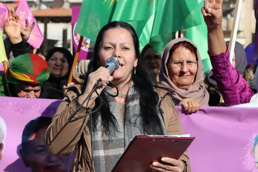 Li Qamişloyê ji bo bîranîna şehîd Sara, Rojbîn û Ronahî meşa girseyî