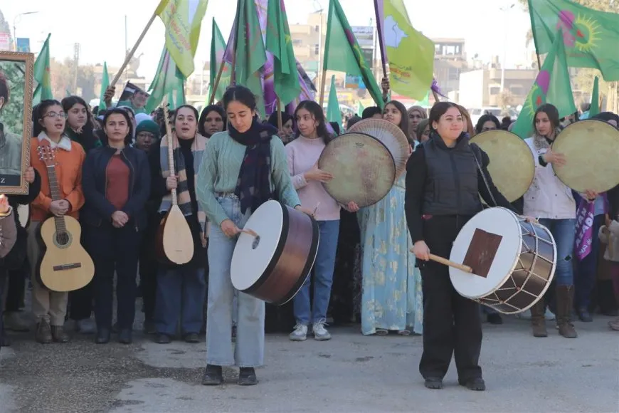 Şehîdên Komkujiya Parîsê li Hesekê hatin bibîranîn