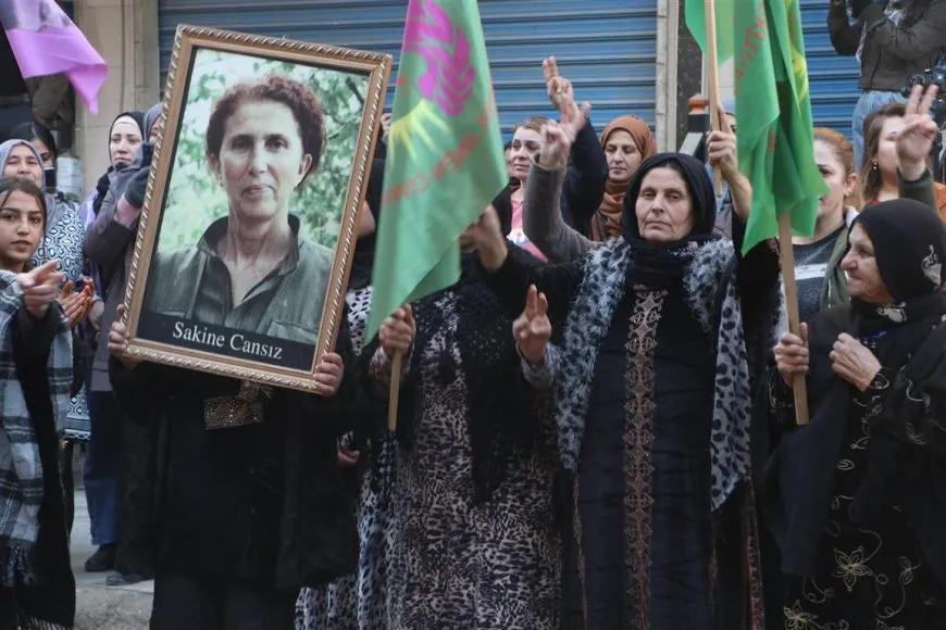 Şehîdên Komkujiya Parîsê li Hesekê hatin bibîranîn