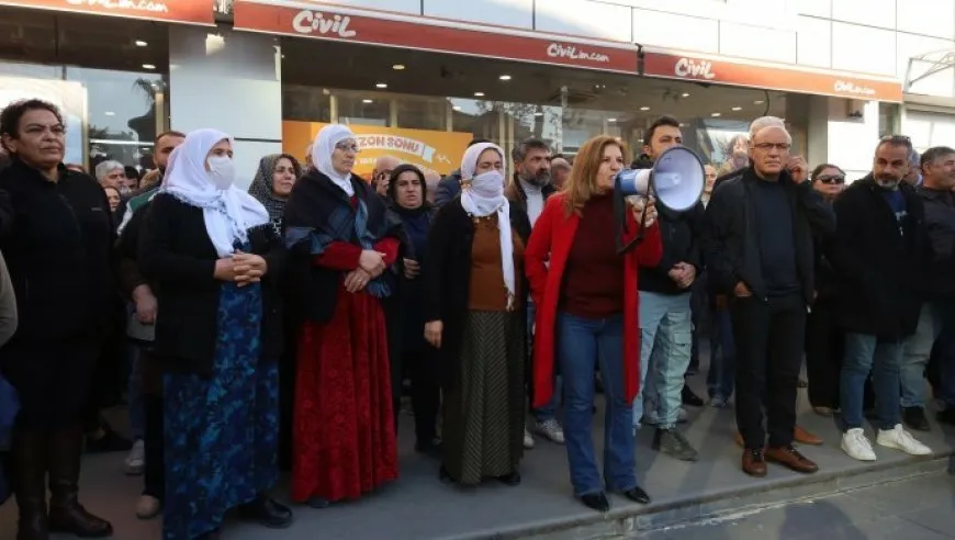 Gel li pêşiya Şaredariya Akdenîzê çalakî li dar xit