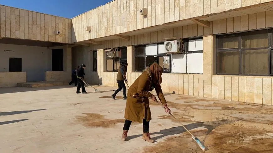 Nobedar Bendava Tişrînê ji bermahiyên êrişan paqij dikin