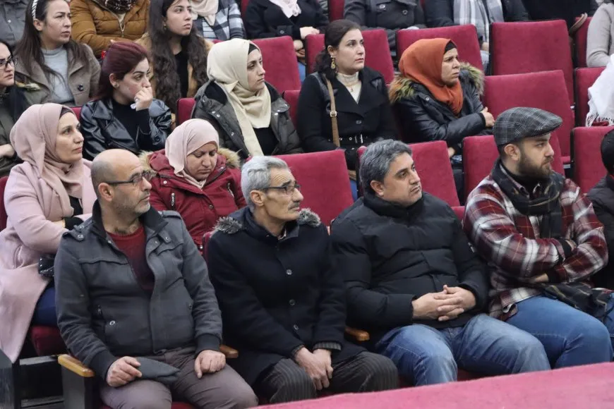 Geşedanên dawîn ji ciwanan re hatin şîrovekirn