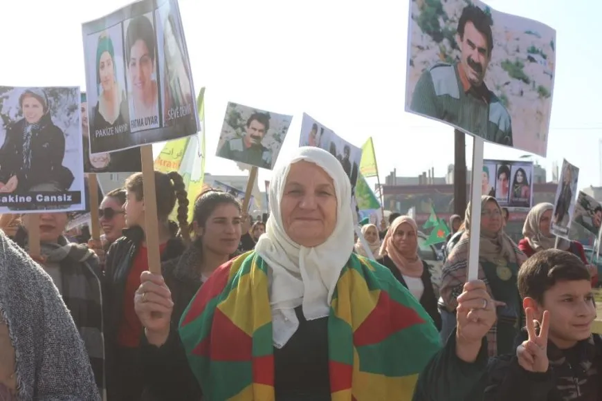 Şehîdên Komkujiya Parîsê hatin bibîranîn