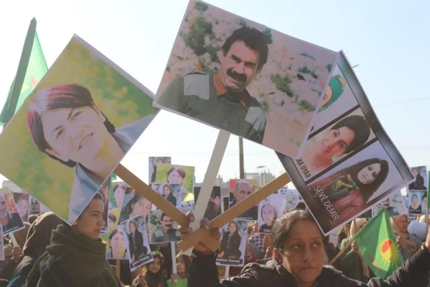 Şehîdên Komkujiya Parîsê hatin bibîranîn