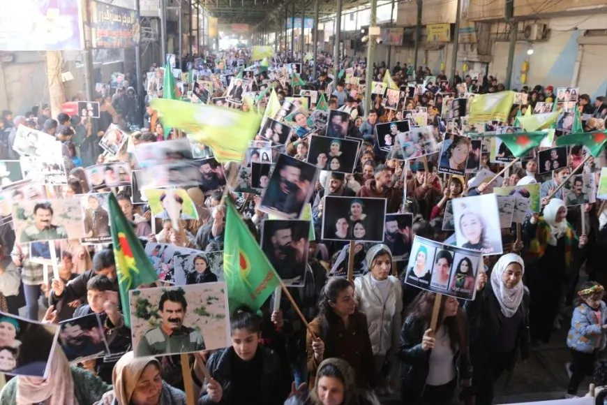 Şehîdên Komkujiya Parîsê hatin bibîranîn