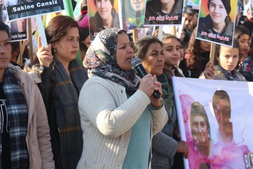 Şehîdên Komkujiya Parîsê hatin bibîranîn