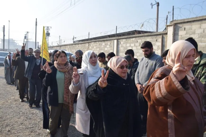 Xelkê Reqayê sersaxî da malbata şehîd Berxwedan