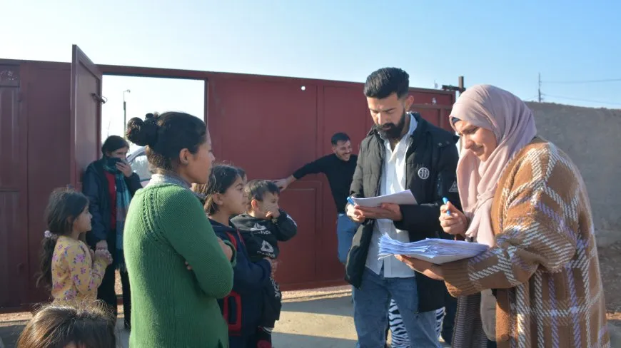 Pêdiviyên dibistanê li zarokên Efrînê hatin belavkirin