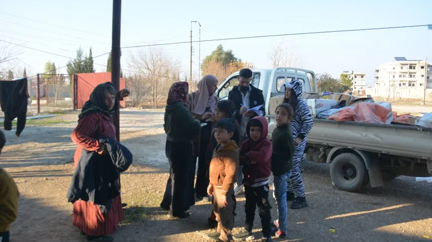 Pêdiviyên dibistanê li zarokên Efrînê hatin belavkirin