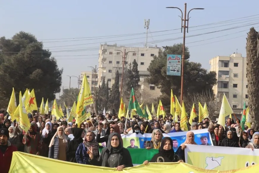 Li Reqayê berxwedêrên li Bendava Tişrînê hatin silavkirin