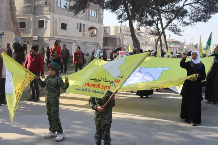 Li Reqayê berxwedêrên li Bendava Tişrînê hatin silavkirin