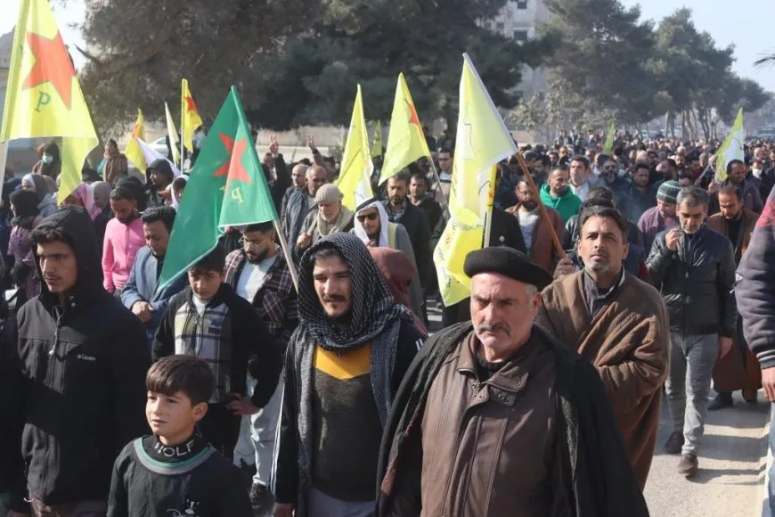 Li Reqayê berxwedêrên li Bendava Tişrînê hatin silavkirin