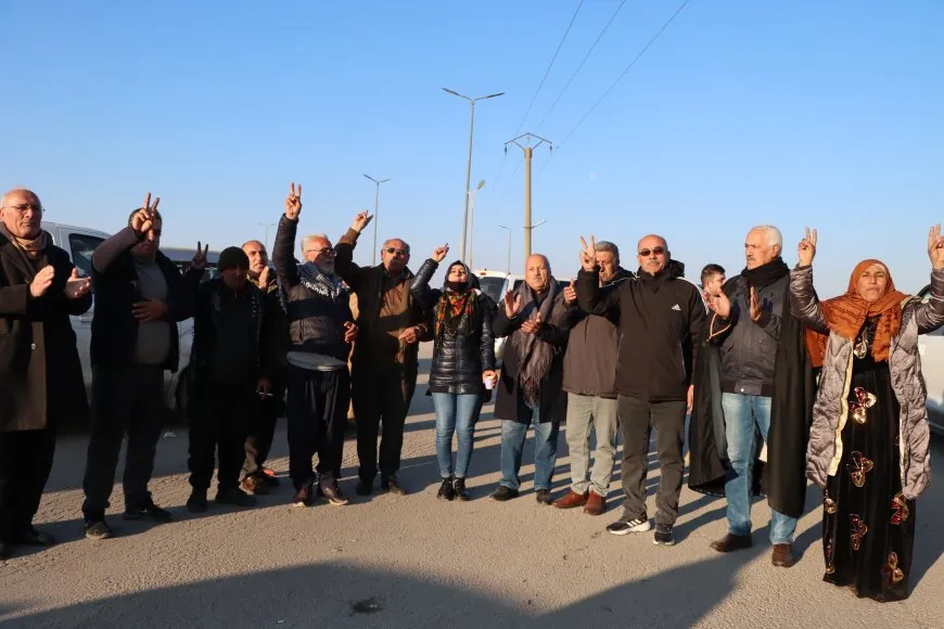 Bi sedan kesên din ber bi Bendava Tişrînê ve bi rê ketin