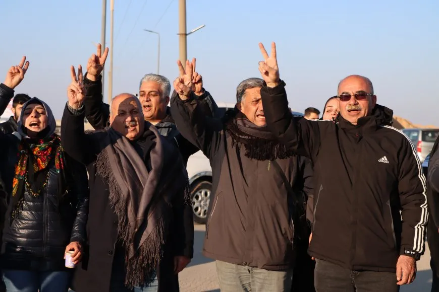 Bi sedan kesên din ber bi Bendava Tişrînê ve bi rê ketin