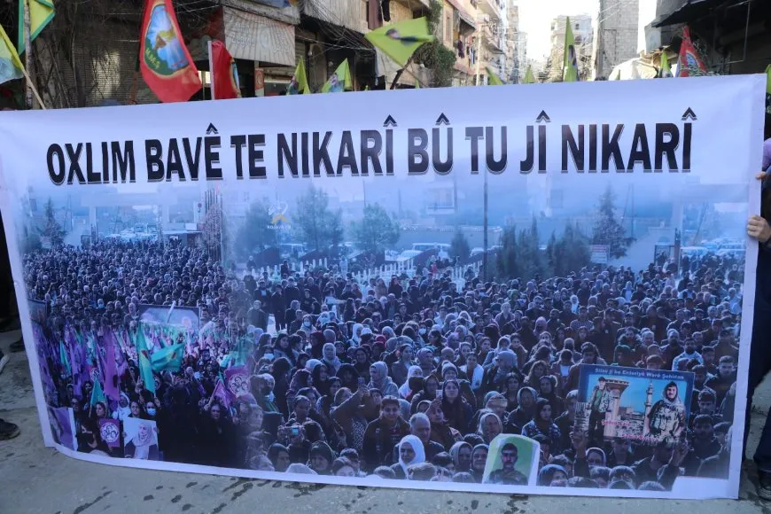 Bi hezaran piştgiriya berxwedana li bendava Tişrînê kir