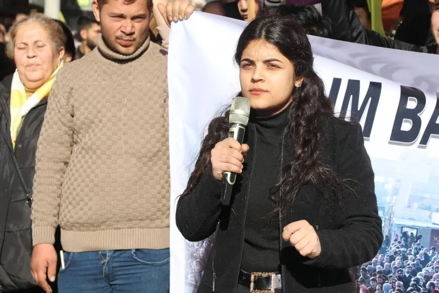 Bi hezaran piştgiriya berxwedana li bendava Tişrînê kir