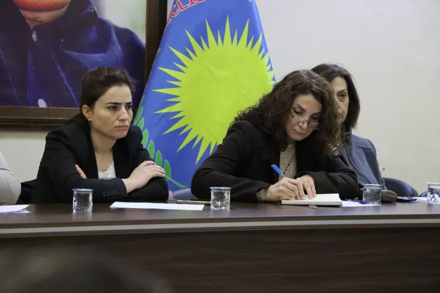 Di nîqaşên komxebatê de: di Sûriyeya nû de divê jin destkeftiyên şoreşê biparêzin