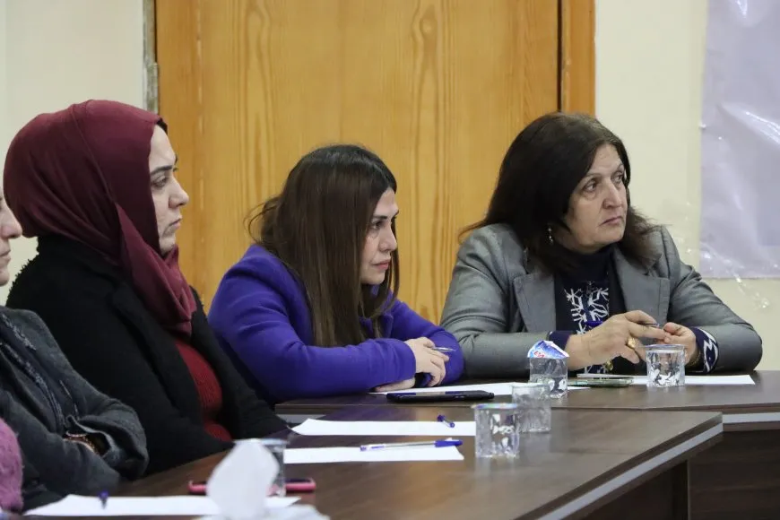 Di nîqaşên komxebatê de: di Sûriyeya nû de divê jin destkeftiyên şoreşê biparêzin