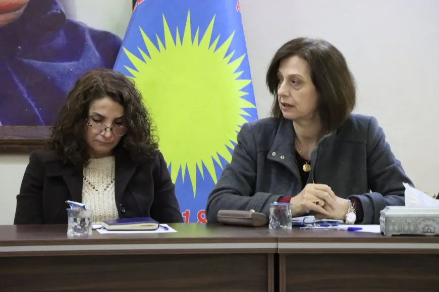 Di nîqaşên komxebatê de: di Sûriyeya nû de divê jin destkeftiyên şoreşê biparêzin