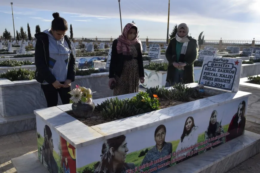 Şehîd Zelal Zagros li ser gora xwe hate bibîranîn