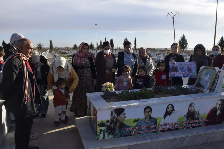Şehîd Zelal Zagros li ser gora xwe hate bibîranîn
